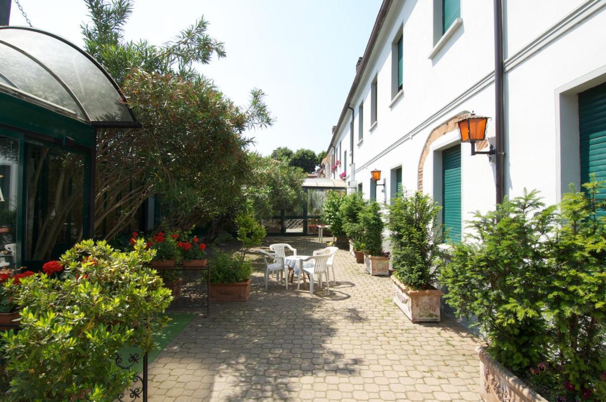 Hotel Il Granaio Порто-Мантовано Экстерьер фото